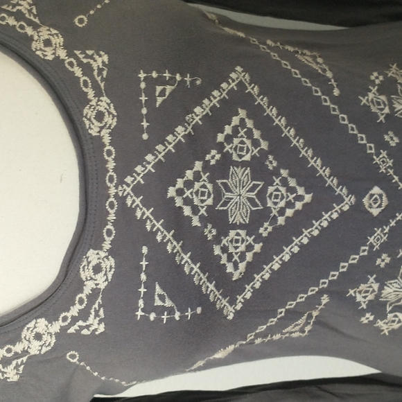 Johnny Was Embroidered Tee. - Picture 4 of 8